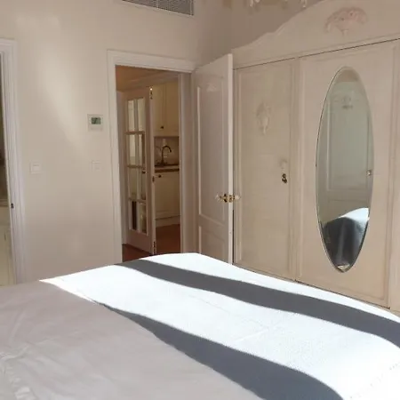 Apartamento Sleeps 6 Air Con Wifi Cannes