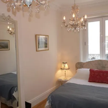 Sleeps 6 Air Con Wifi Апартаменты *
