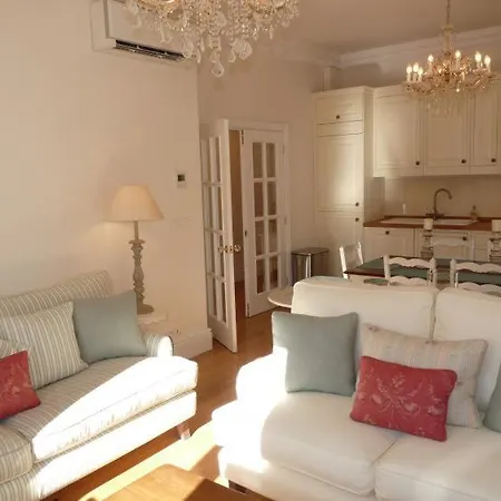 Апартаменты Sleeps 6 Air Con Wifi Канны
